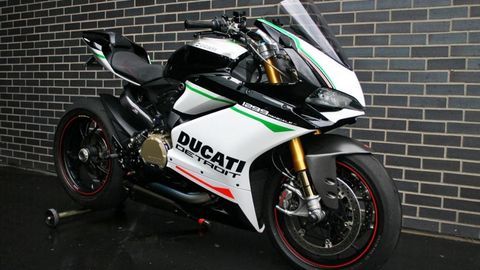 Mẫu xe độ hoàn hảo Ducati 1299 Panigale S Streetfighter