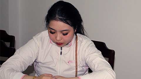 'Hot girl’ buôn gần 300 viên pháo bị bắt quả tang