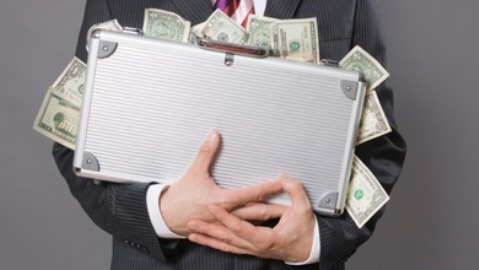 Gục trước ‘đạn bọc đường’, người chống tham nhũng thành kẻ bảo kê