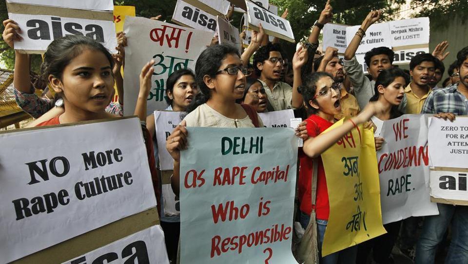 Bé gái 8 tháng tuổi nguy kịch vì bị anh họ cưỡng hiếp