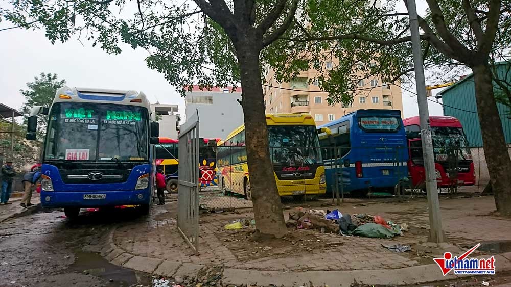 Hà Nội: Xe dù, bến cóc náo loạn khu đô thị