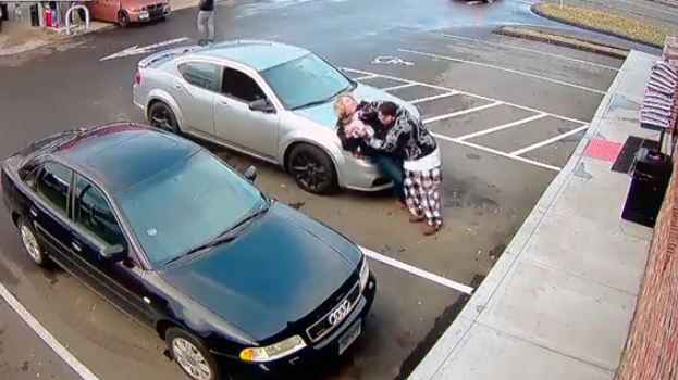 Cướp ô tô táo tợn giật chìa khoá từ tay nữ tài xế