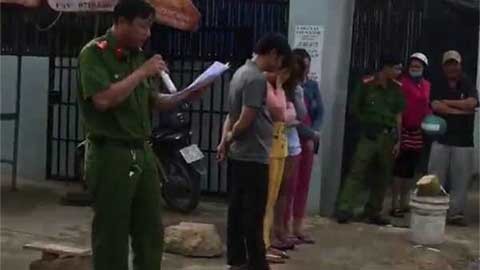 Kiểm điểm 3 công an 'bêu riếu' người mua bán dâm giữa phố