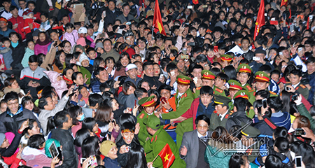 Đón Xuân Trường, Thành Chung, lần đầu Tuyên Quang tắc đường cả km