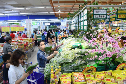 Co.opmart Cai Lậy tấp nập khách nhờ giảm giá mạnh